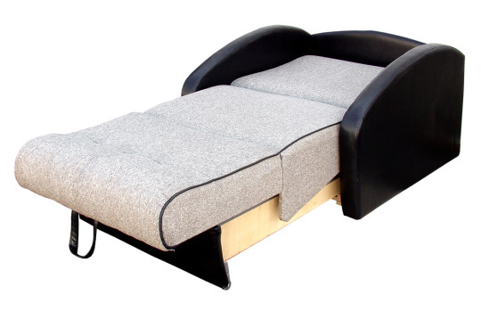 Стандартное кресло-кровать в разложенном виде