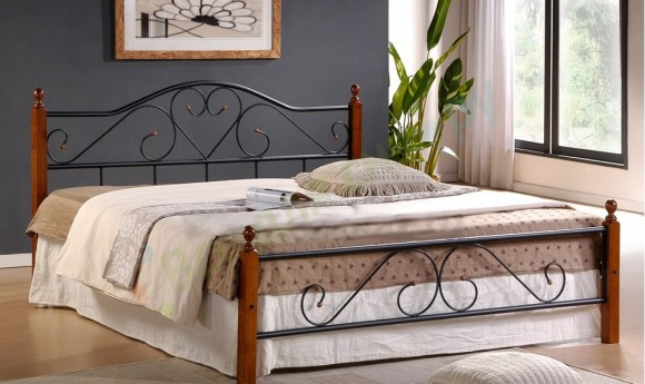 Двуспальная кровать из металла и дерева